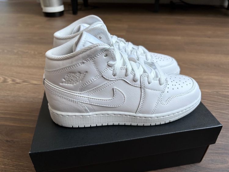 Air Jordan 1 Mid Gs White Sneakers image 4