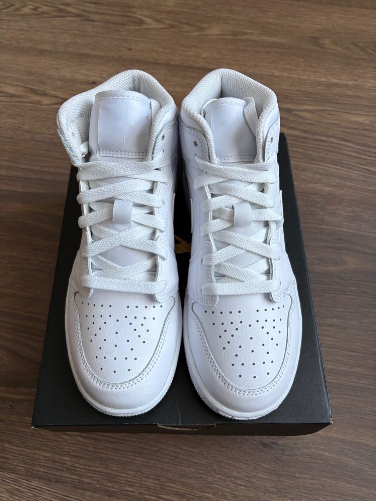 Air Jordan 1 Mid Gs White Sneakers image 3