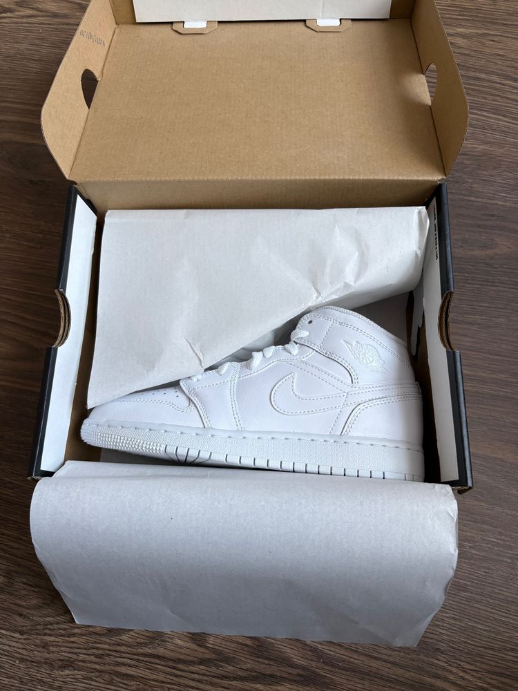 Air Jordan 1 Mid Gs White Sneakers image 7
