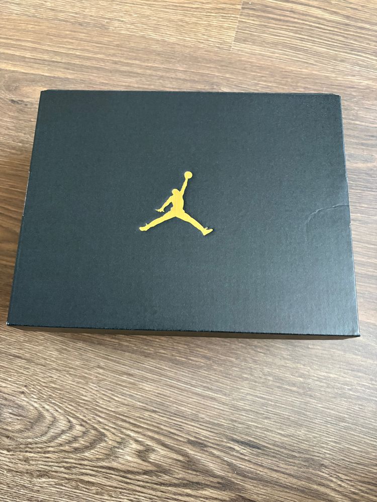 Air Jordan 1 Mid Gs White Sneakers image 8