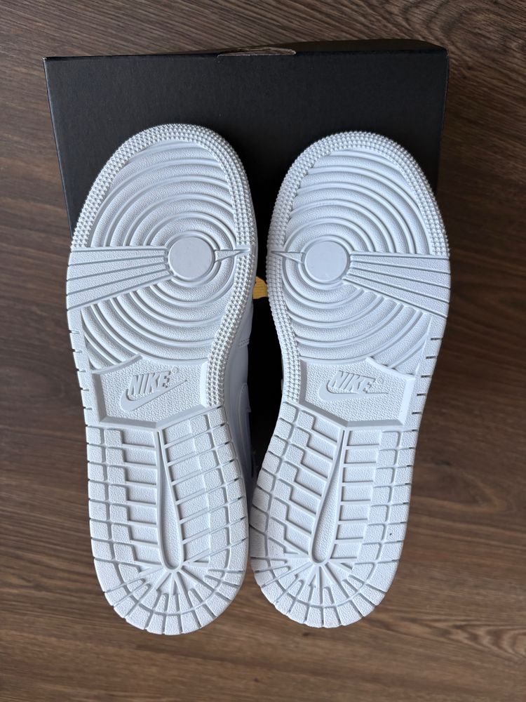 Air Jordan 1 Mid Gs White Sneakers image 5