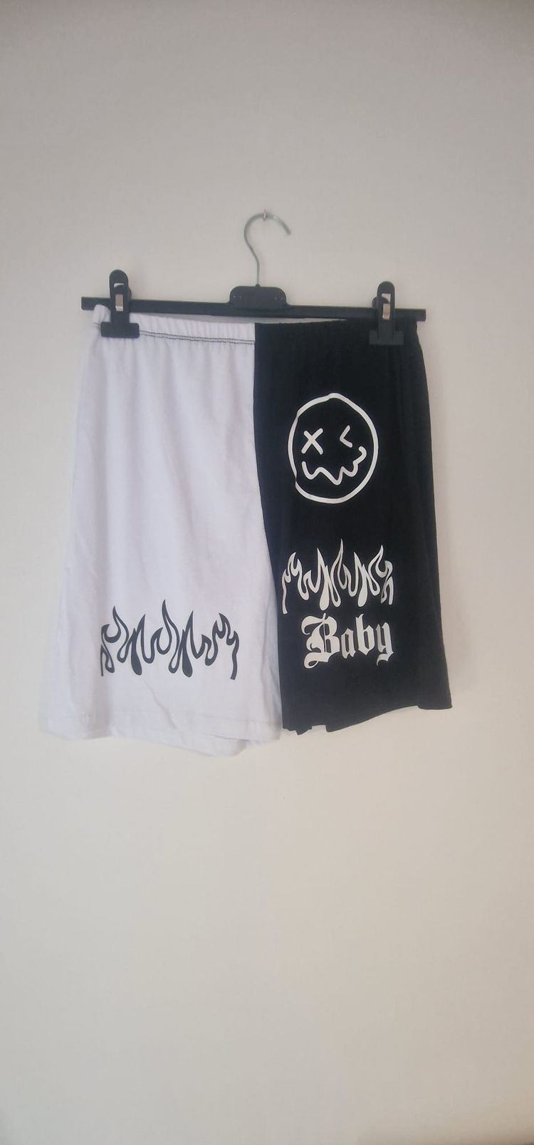 Completo di tre pezzi maglietta top e pantaloncini  2