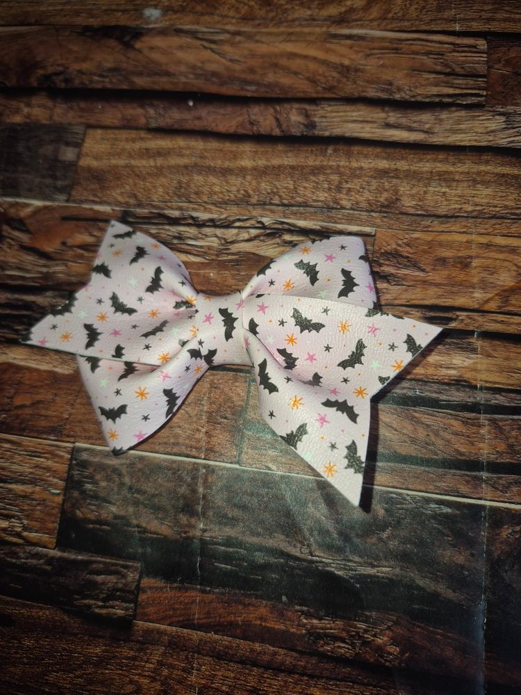 Bats Large bow
