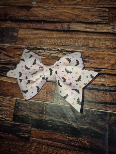 Bats Large bow