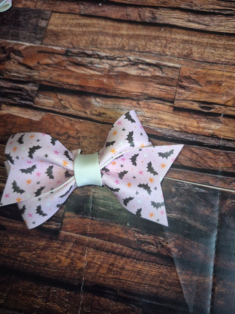 Bats Large bow 2