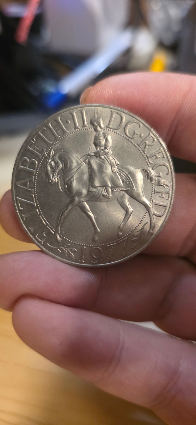 £3). 1977 commemorative Royal mint  image 4