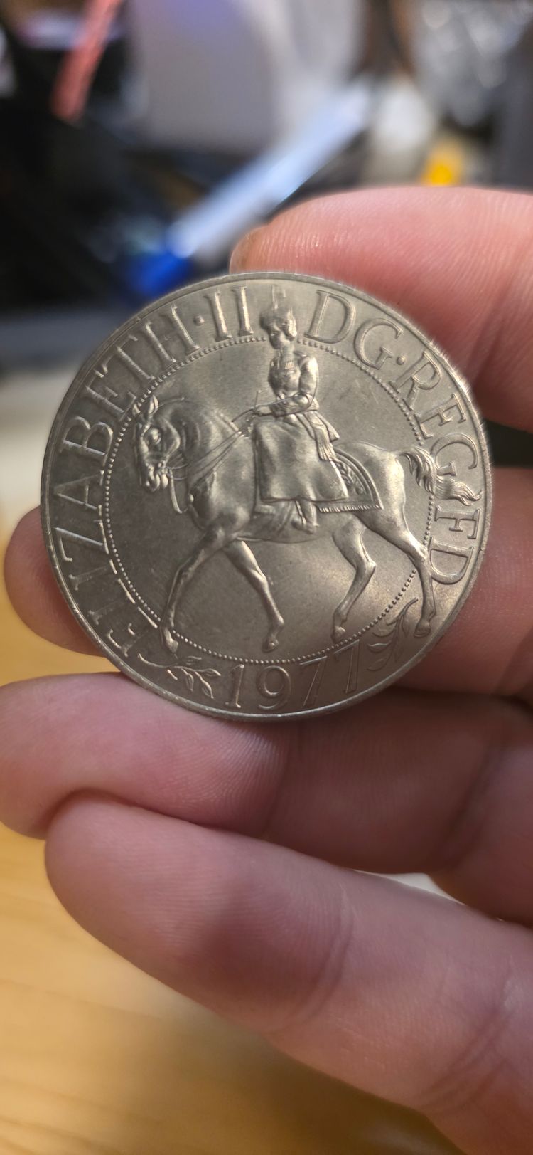 £3). 1977 commemorative Royal mint  image 5