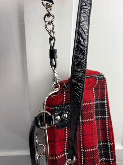 Y2K Plaid Handbag With Black Handles And Silver Clasp 5