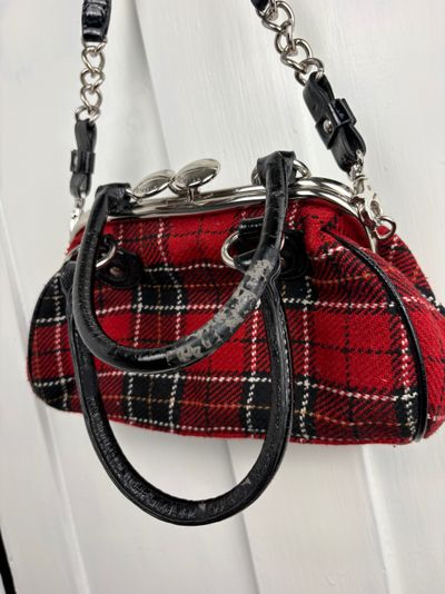 Y2K Plaid Handbag With Black Handles And Silver Clasp 4
