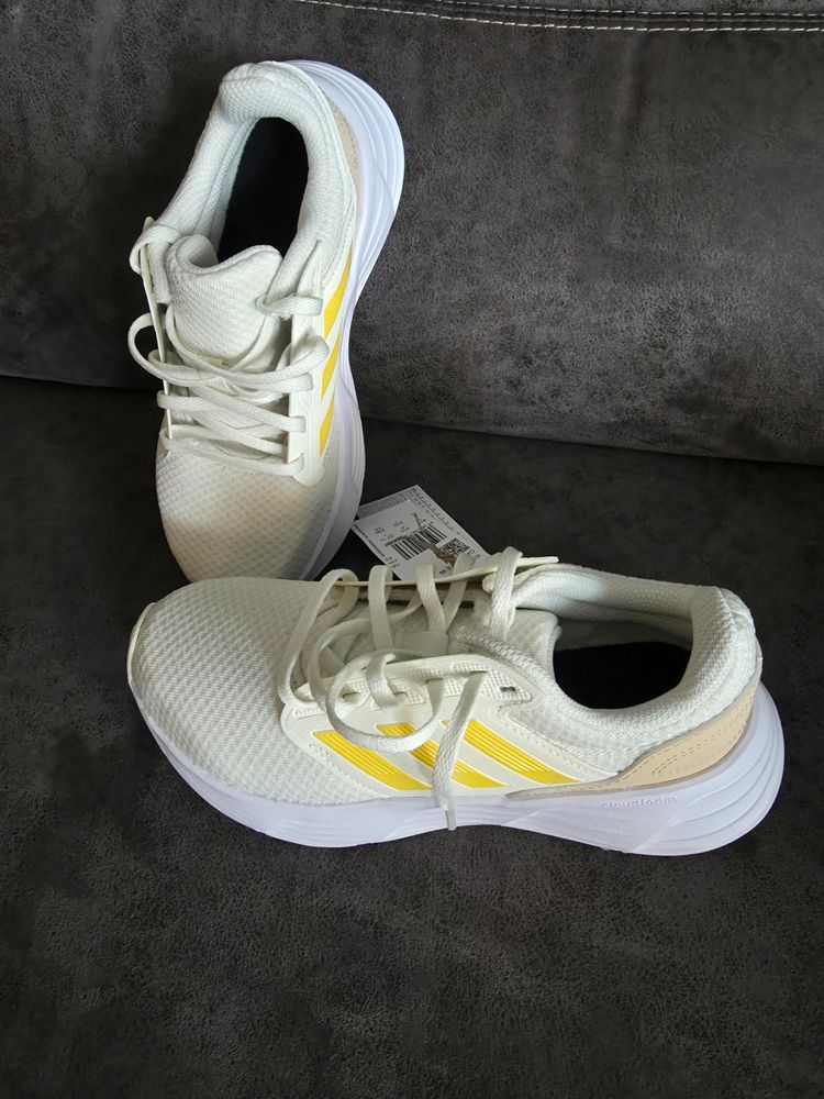  Adidas galacy 6 UK 4.5 