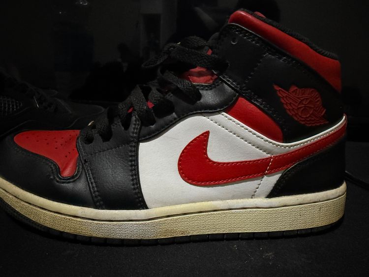 Nike Air Jordan 1 Mid Sneakers