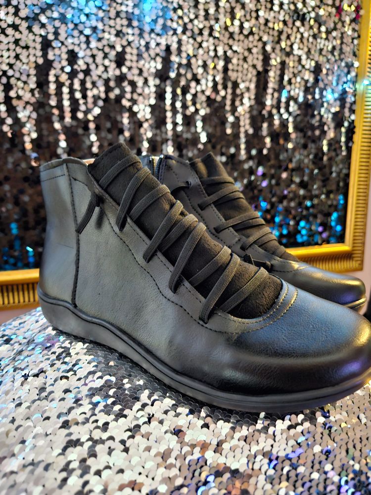 Immagine di Black Leather Ankle Boots 2
