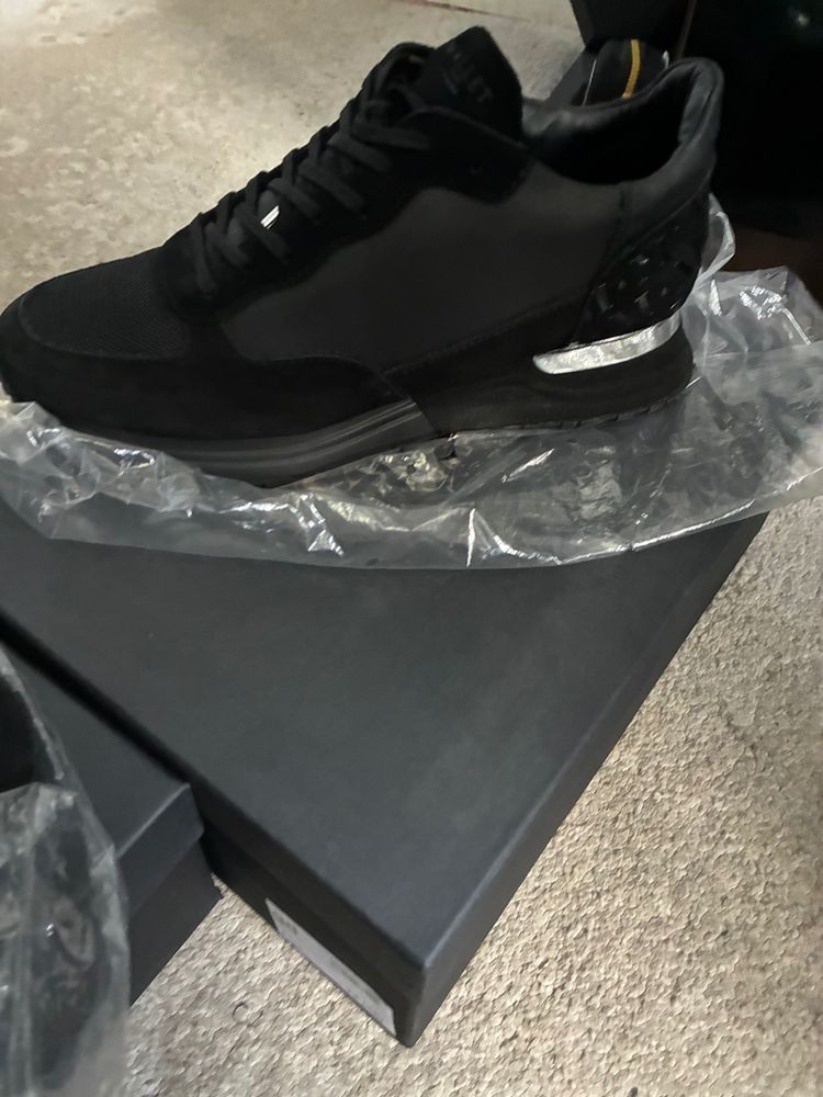 Black Sneaker