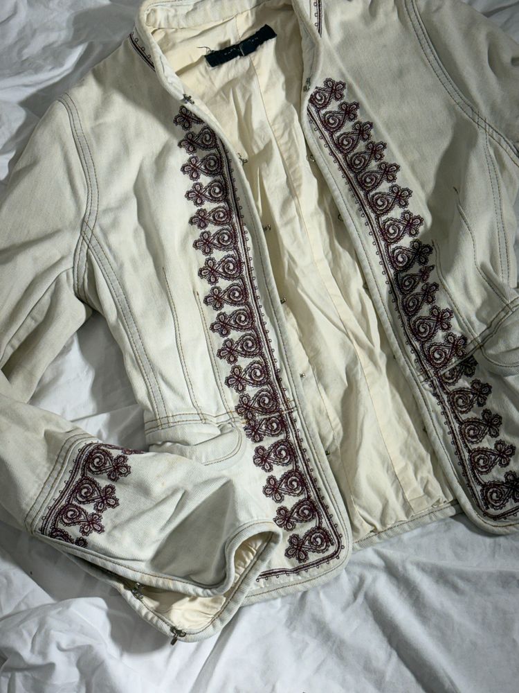 Karen Millen White Jacket With Embroidered Trim imagen 2