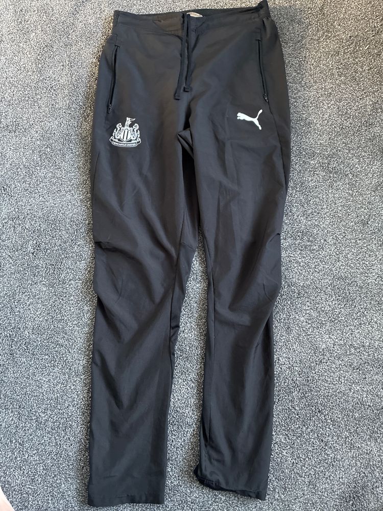 Puma black sports pants men’s NUFC medium size 