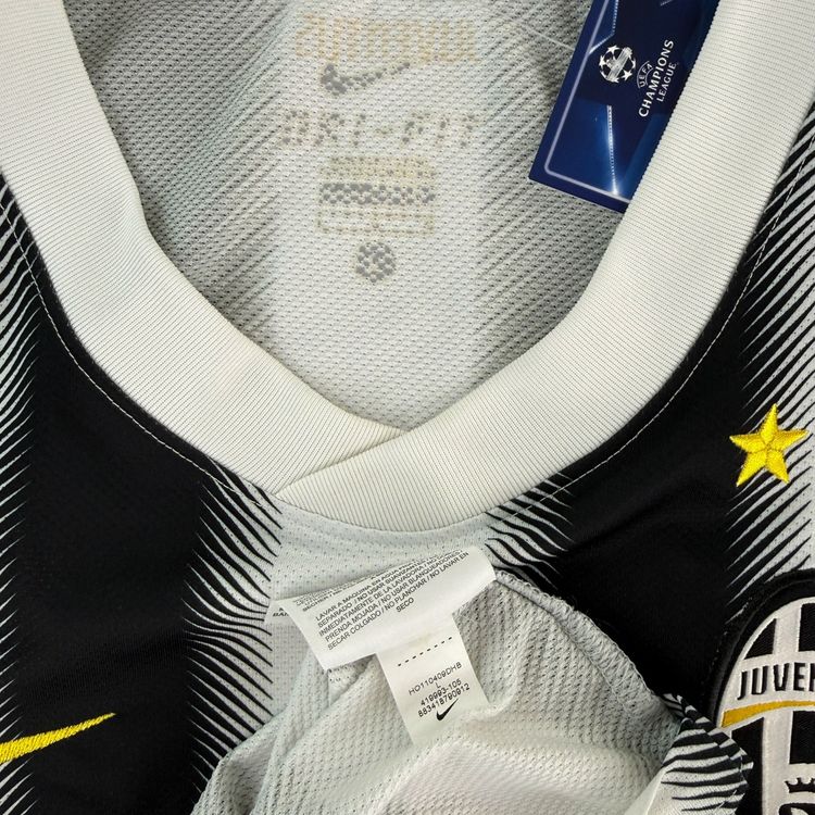 Juventus 2011 Home Shirt (L) 3