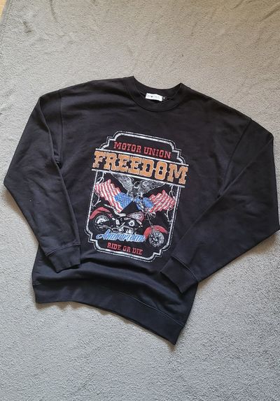 Black Sweatshirt With Graphic Print