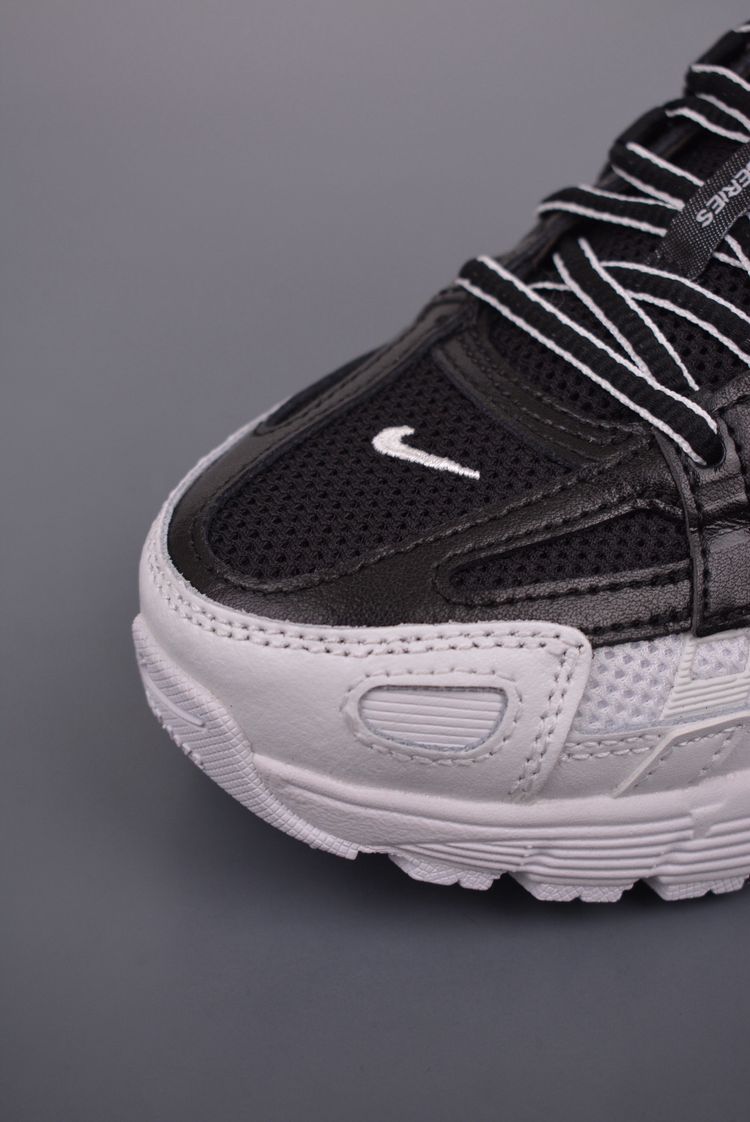 Nike Black And White Sneakers 3
