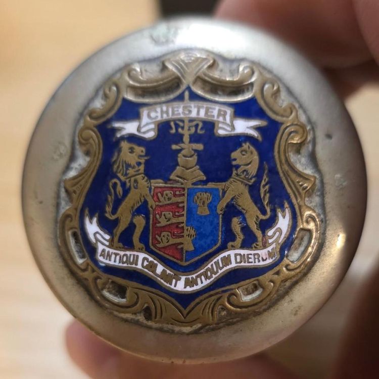 Immagine di Metal Container With Chester Crest Emblem 3