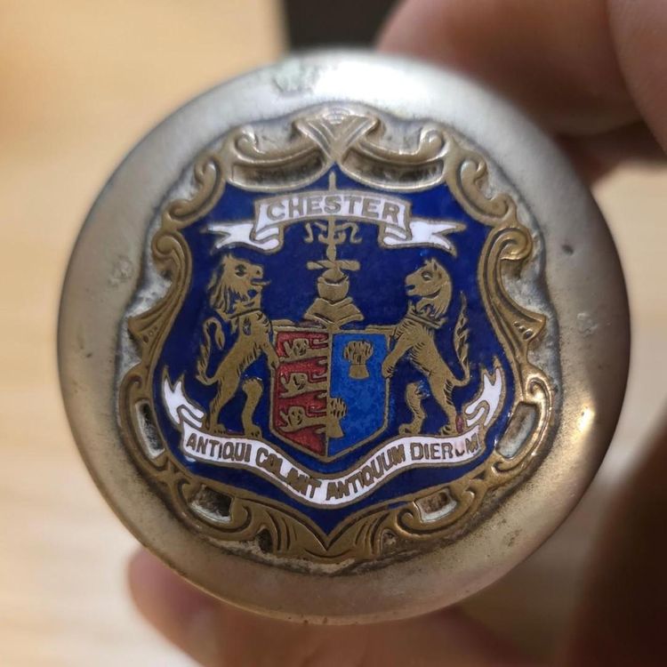 Immagine di Metal Container With Chester Crest Emblem 2