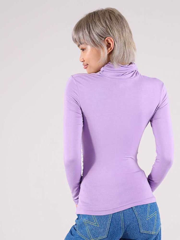 Tangle Gathered Turtleneck, Upcycled Cotton, in Lilac obraz 3