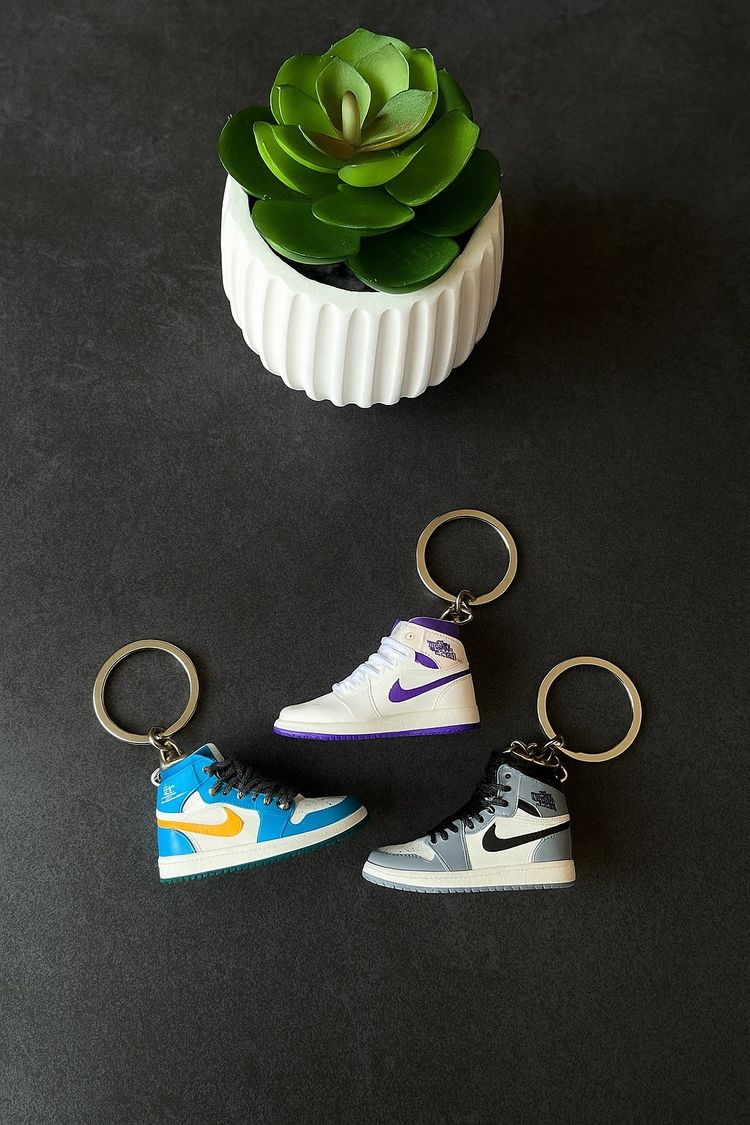 3D sneaker keychains x 1 Keychain [No Box]