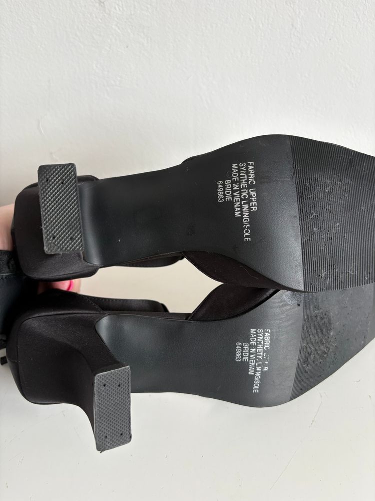 Essence Black Fabric Upper Heels With Chain Detail 7