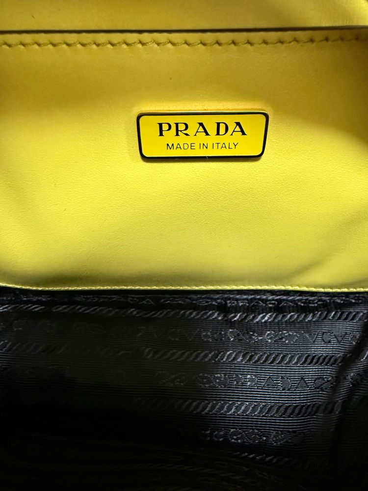 Borsa a spalla Prada in Saffiano con pattina imagen 10
