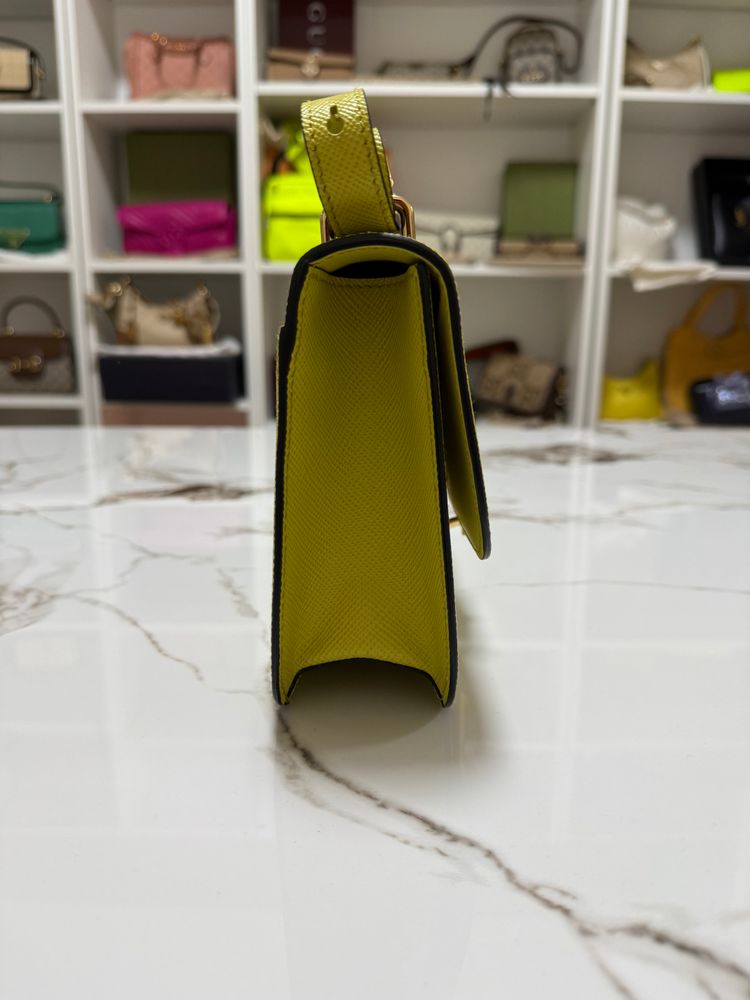 Borsa a spalla Prada in Saffiano con pattina imagen 5