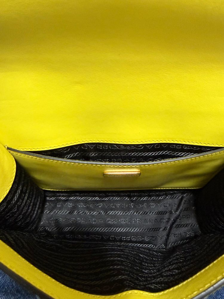 Borsa a spalla Prada in Saffiano con pattina imagen 8