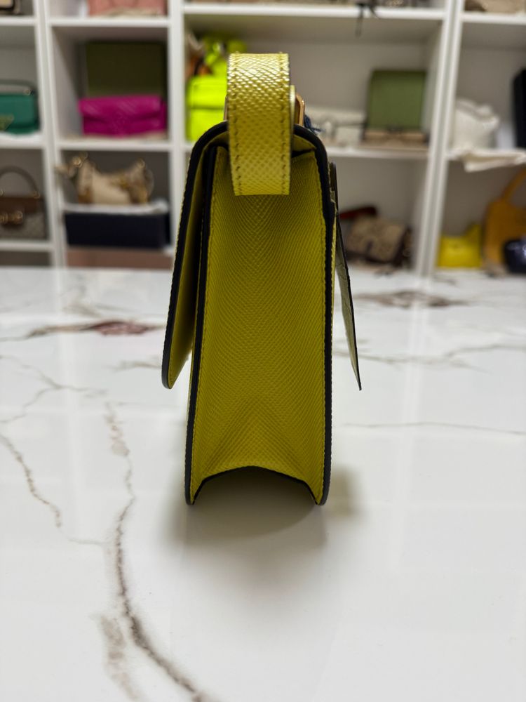 Borsa a spalla Prada in Saffiano con pattina imagen 11
