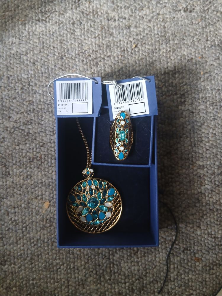 Authentic Swarovski Necklace And Ring Set imagen 1