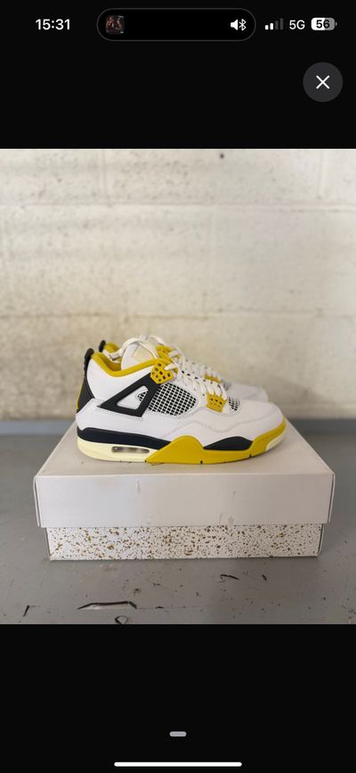 Nike Air Jordan 4 Retro SE Yellow Sneakers