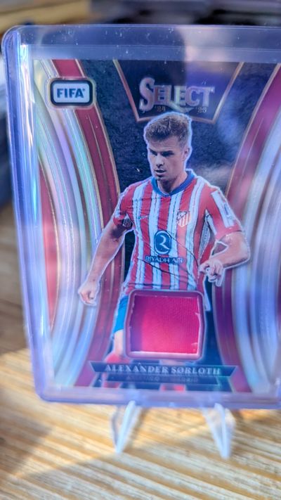 Alexander Sørloth Jersey Relic Panini Select FIFA 2024/25 Atlético Madrid Memorabilia