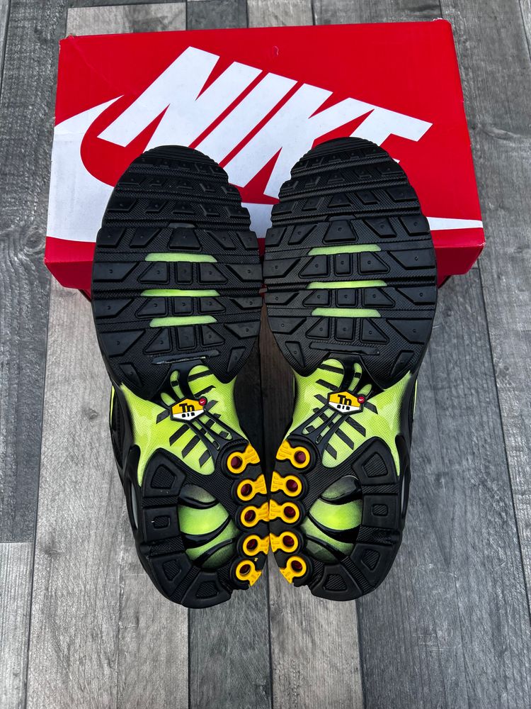 Nike Air Max Plus TN Trainers ‘Black Volt Ice’ - Size UK 10 image 4
