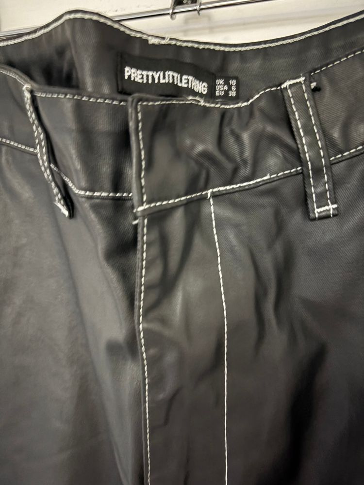 Prettylittlething Black Faux Leather Pants obraz 3