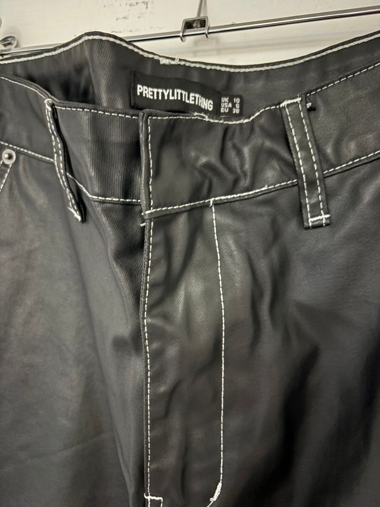 Prettylittlething Black Faux Leather Pants obraz 4