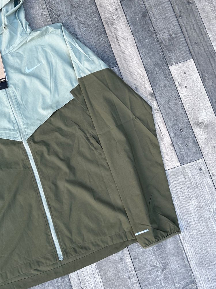 Nike UV Repel ColourBlock Packable Windrunner Jacket - ‘Jade Horizon Olive’ - Size Medium  obraz 5
