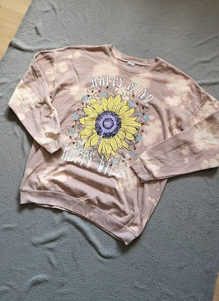 Tie-Dye Sweatshirt With Sunflower Graphic