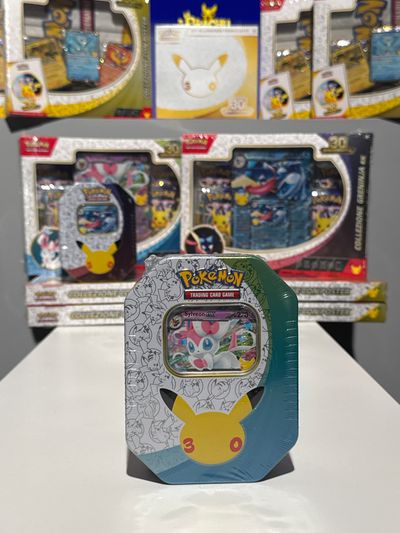 Pokémon Trading Card Game Tin sylveon