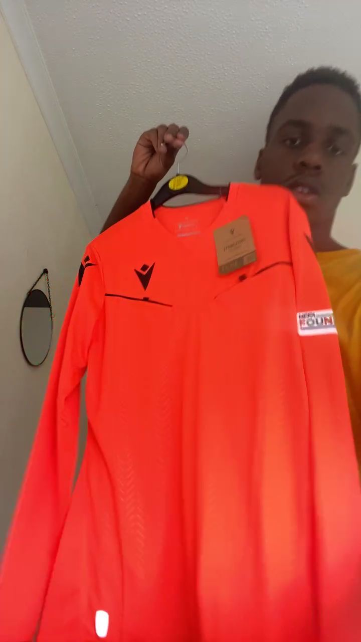 Immagine di Macron UEFA Referee Jersey 1