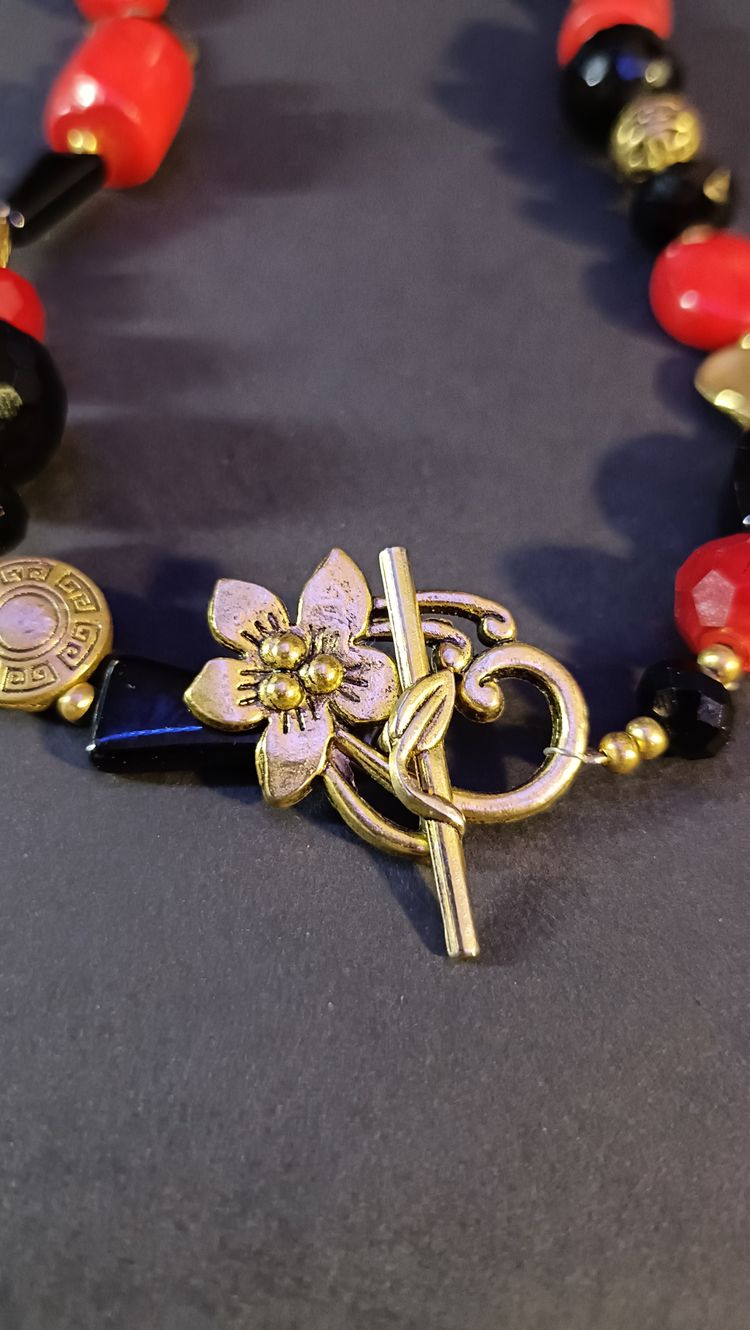 Vintage-Style Floral Toggle Clasp Beaded Collar image 8