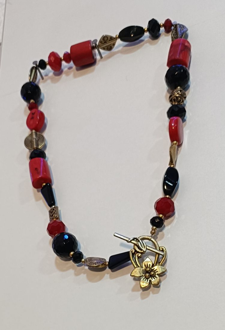 Vintage-Style Floral Toggle Clasp Beaded Collar image 6