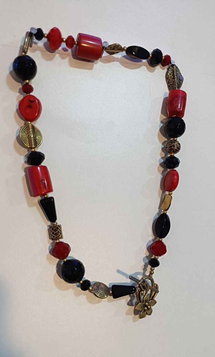 Vintage-Style Floral Toggle Clasp Beaded Collar image 2