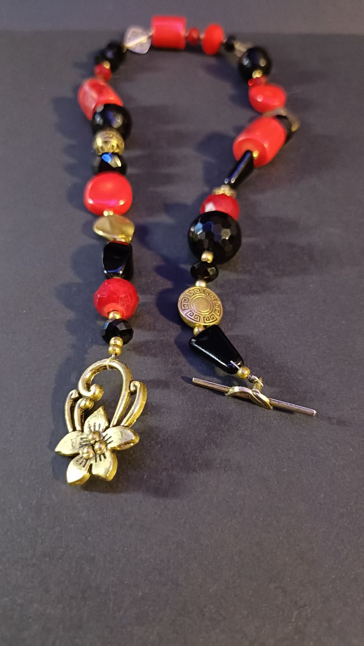 Vintage-Style Floral Toggle Clasp Beaded Collar image 10