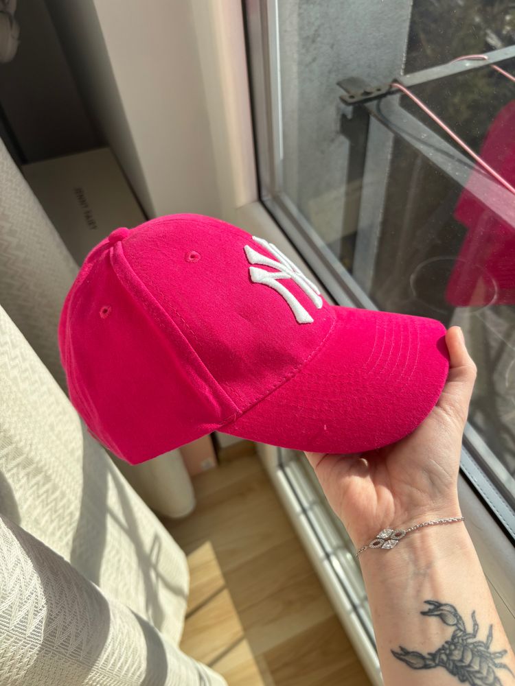 New York Yankees Pink Baseball Cap image 2
