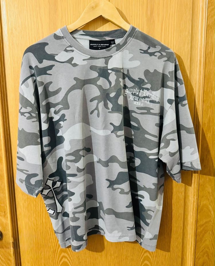 Supply & Demand Camo Print T-Shirt image 1