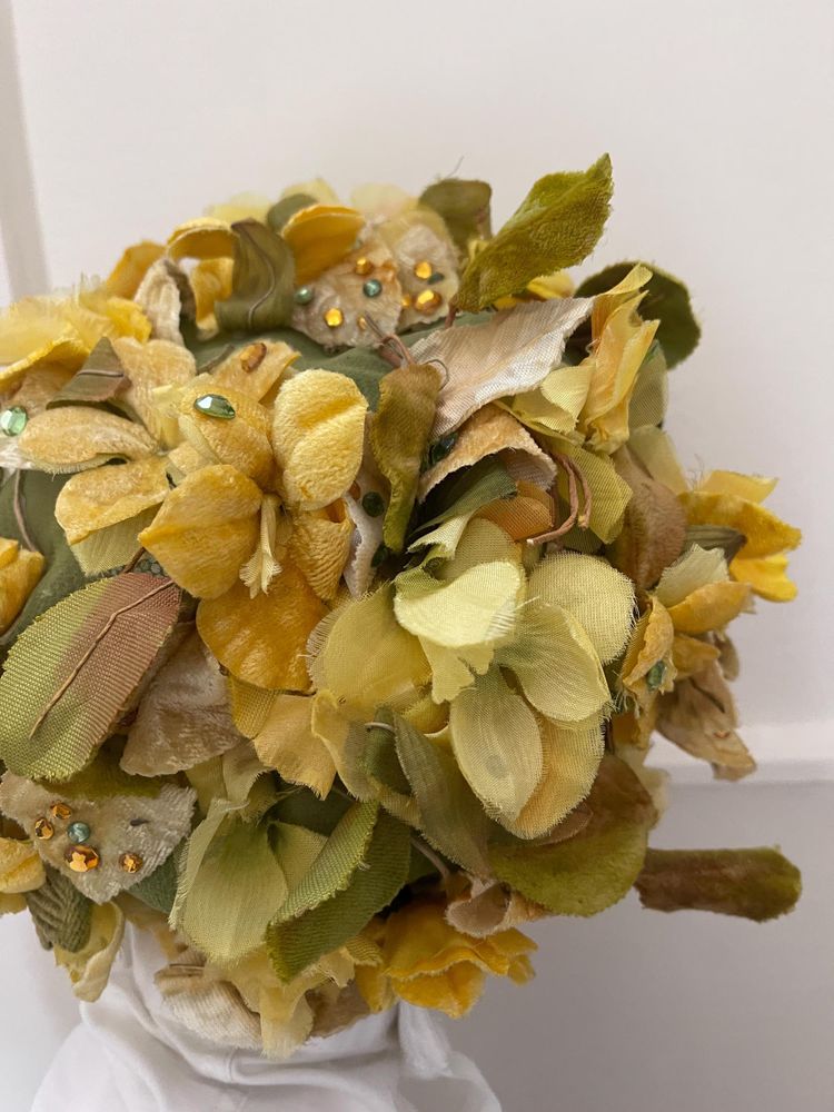 1950s Christian Dior Yellow and Green Floral Crystal Hat imagen 6