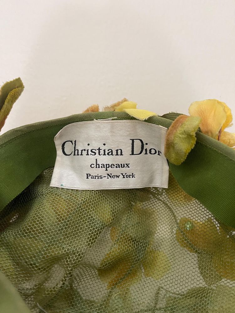 1950s Christian Dior Yellow and Green Floral Crystal Hat imagen 2