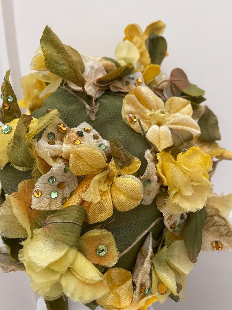 1950s Christian Dior Yellow and Green Floral Crystal Hat imagen 5